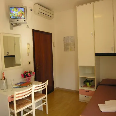 מלון Garni Tahiti 2*
